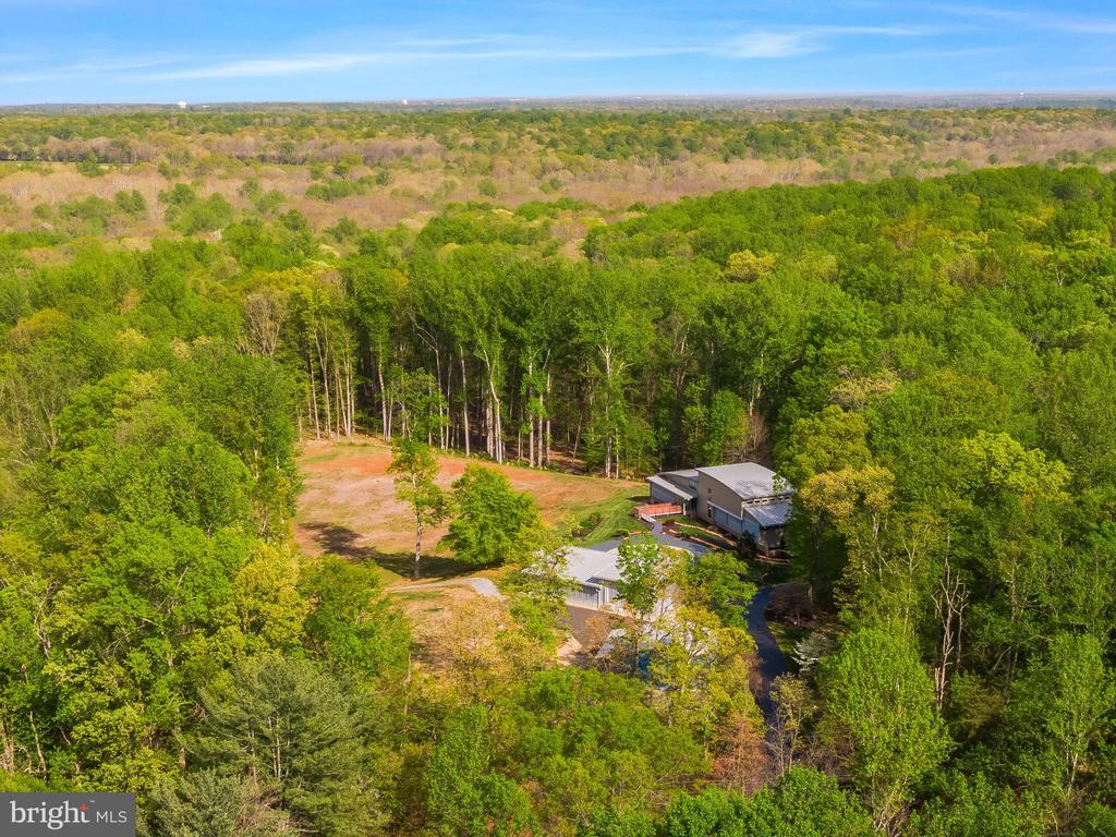 5553 BEVERLEYS MILL RD, BROAD RUN, Virginia, 4 Bedrooms Bedrooms, ,3 BathroomsBathrooms,Residential,5553 BEVERLEYS MILL RD,VAFQ2016334 MLS # VAFQ2016334