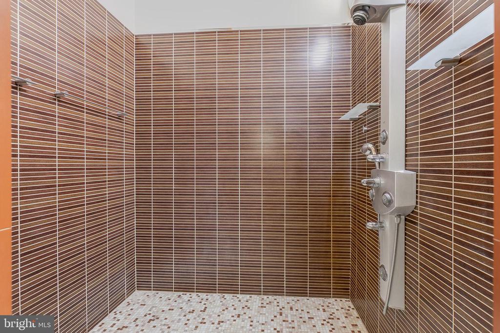 5553 BEVERLEYS MILL RD, BROAD RUN, Virginia, 4 Bedrooms Bedrooms, ,3 BathroomsBathrooms,Residential,5553 BEVERLEYS MILL RD,VAFQ2016334 MLS # VAFQ2016334