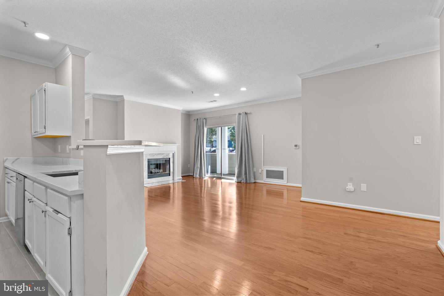 1701 LAKE SHORE CREST DR #11, RESTON, Virginia 20190, 2 Bedrooms Bedrooms, ,2 BathroomsBathrooms,Residential,For sale,1701 LAKE SHORE CREST DR #11,VAFX2226046 MLS # VAFX2226046