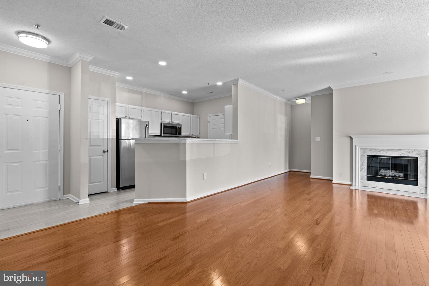 1701 LAKE SHORE CREST DR #11, RESTON, Virginia 20190, 2 Bedrooms Bedrooms, ,2 BathroomsBathrooms,Residential,For sale,1701 LAKE SHORE CREST DR #11,VAFX2226046 MLS # VAFX2226046