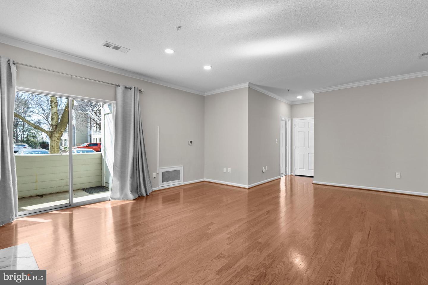 1701 LAKE SHORE CREST DR #11, RESTON, Virginia 20190, 2 Bedrooms Bedrooms, ,2 BathroomsBathrooms,Residential,For sale,1701 LAKE SHORE CREST DR #11,VAFX2226046 MLS # VAFX2226046