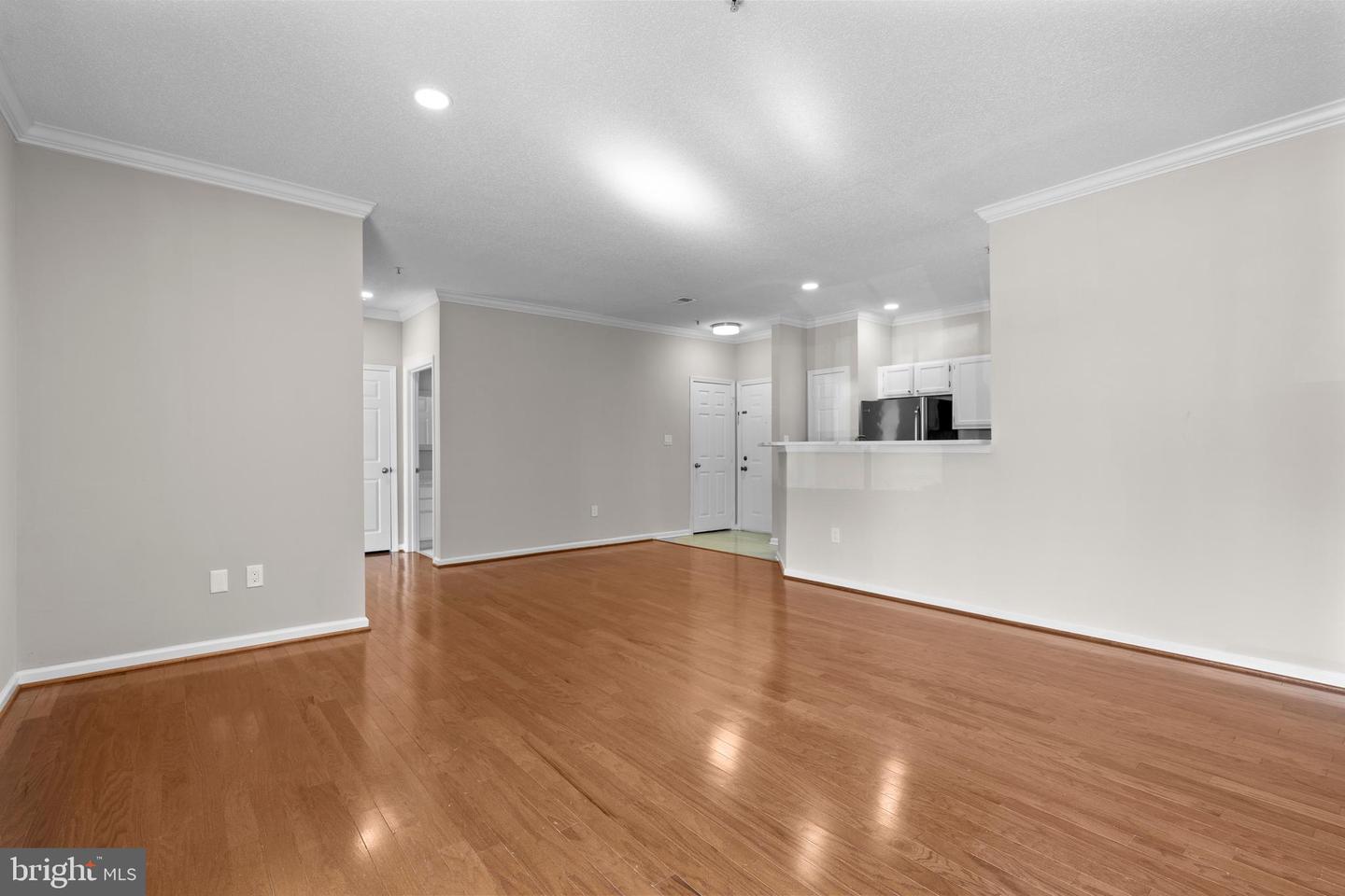 1701 LAKE SHORE CREST DR #11, RESTON, Virginia 20190, 2 Bedrooms Bedrooms, ,2 BathroomsBathrooms,Residential,For sale,1701 LAKE SHORE CREST DR #11,VAFX2226046 MLS # VAFX2226046