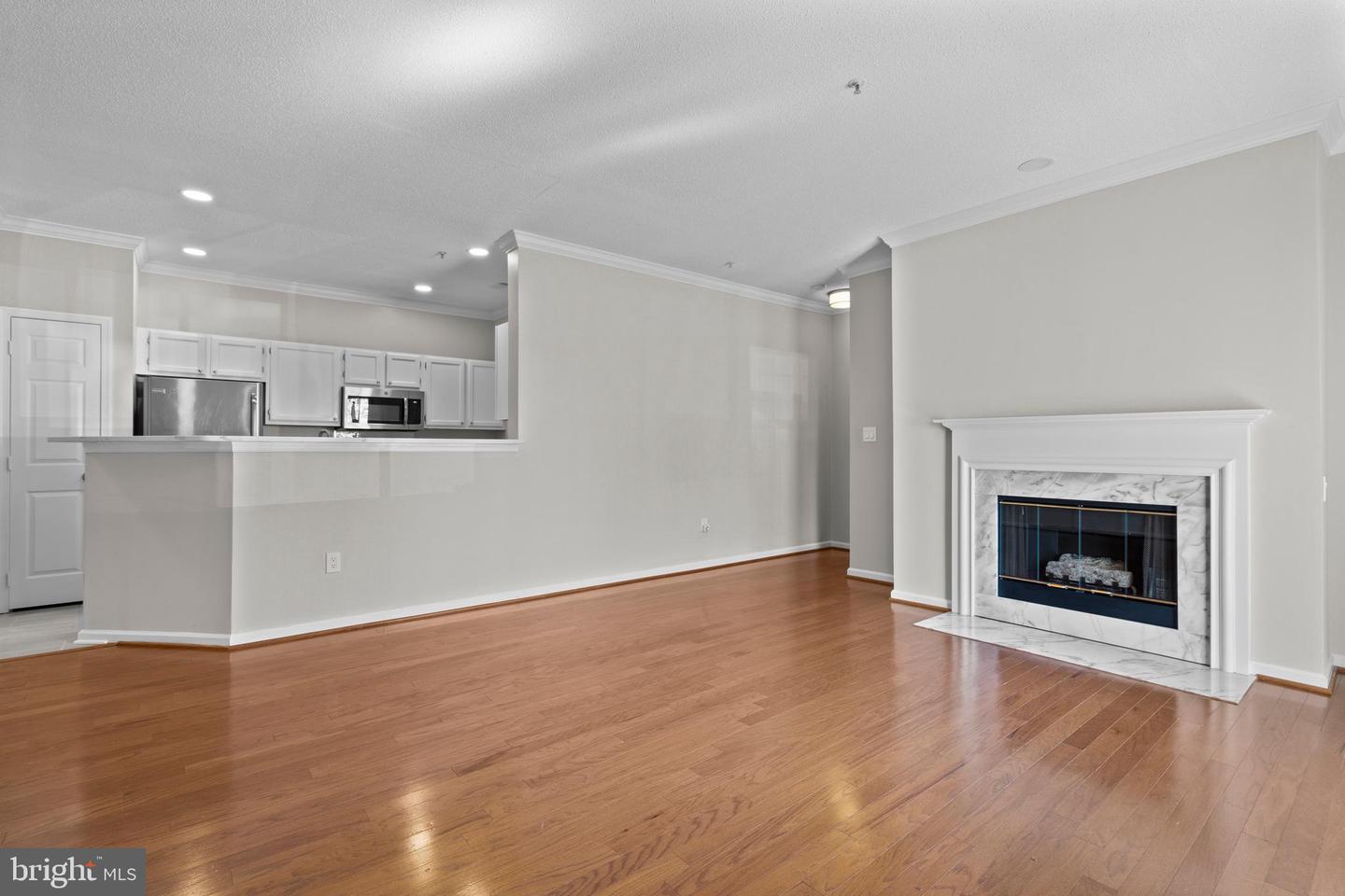 1701 LAKE SHORE CREST DR #11, RESTON, Virginia 20190, 2 Bedrooms Bedrooms, ,2 BathroomsBathrooms,Residential,For sale,1701 LAKE SHORE CREST DR #11,VAFX2226046 MLS # VAFX2226046