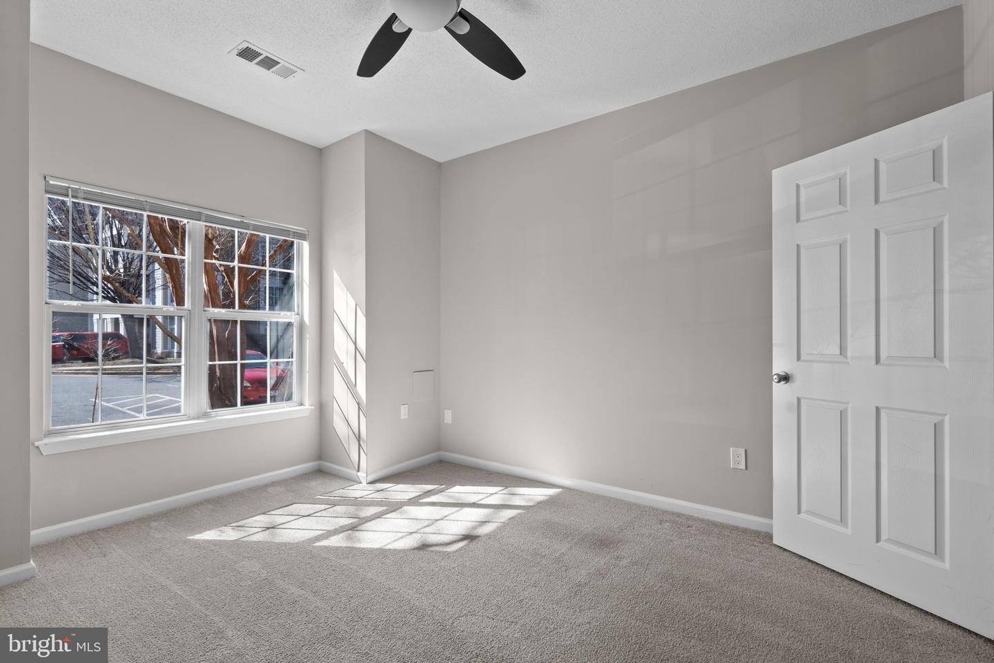 1701 LAKE SHORE CREST DR #11, RESTON, Virginia 20190, 2 Bedrooms Bedrooms, ,2 BathroomsBathrooms,Residential,For sale,1701 LAKE SHORE CREST DR #11,VAFX2226046 MLS # VAFX2226046