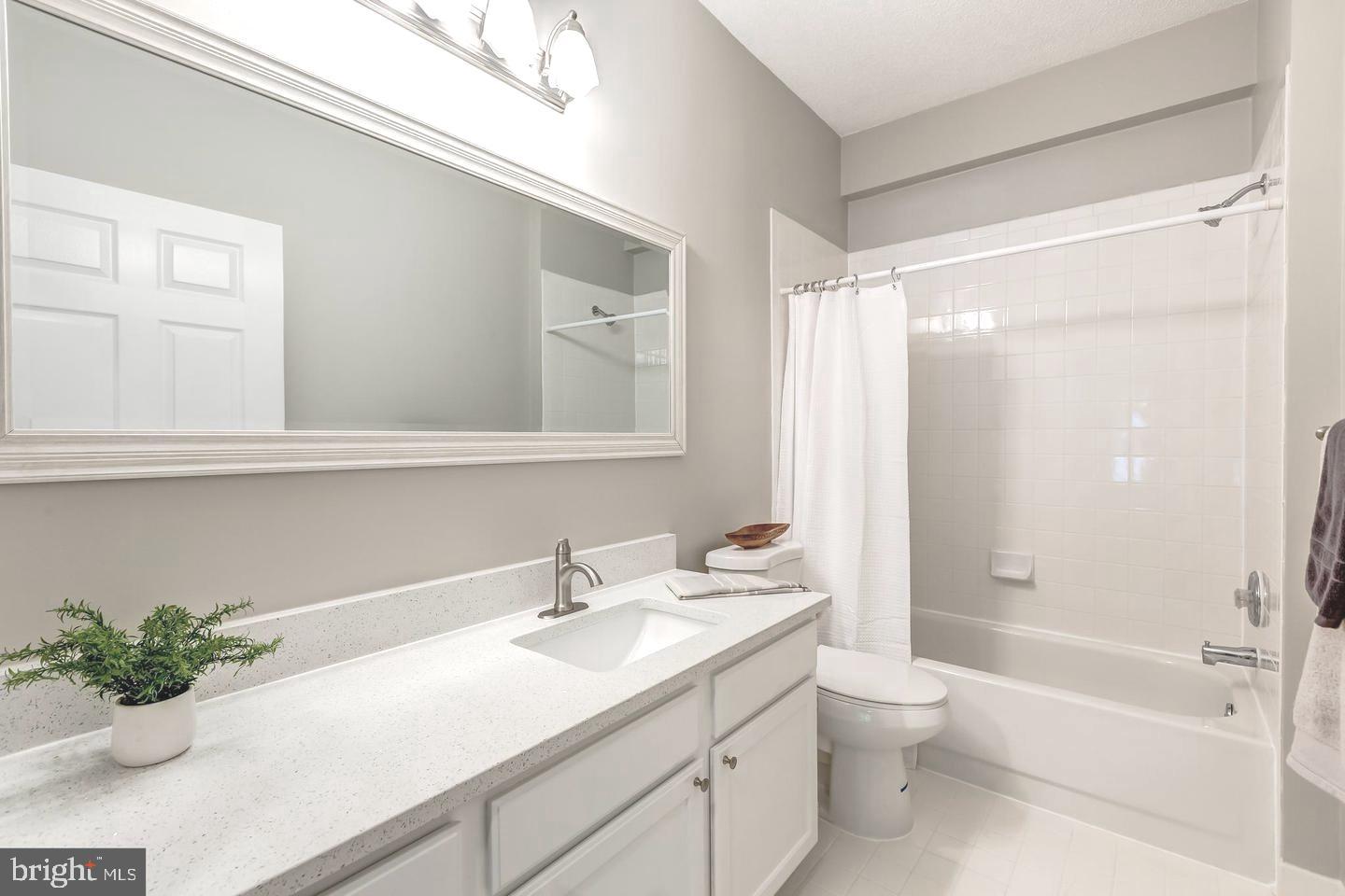 1701 LAKE SHORE CREST DR #11, RESTON, Virginia 20190, 2 Bedrooms Bedrooms, ,2 BathroomsBathrooms,Residential,For sale,1701 LAKE SHORE CREST DR #11,VAFX2226046 MLS # VAFX2226046