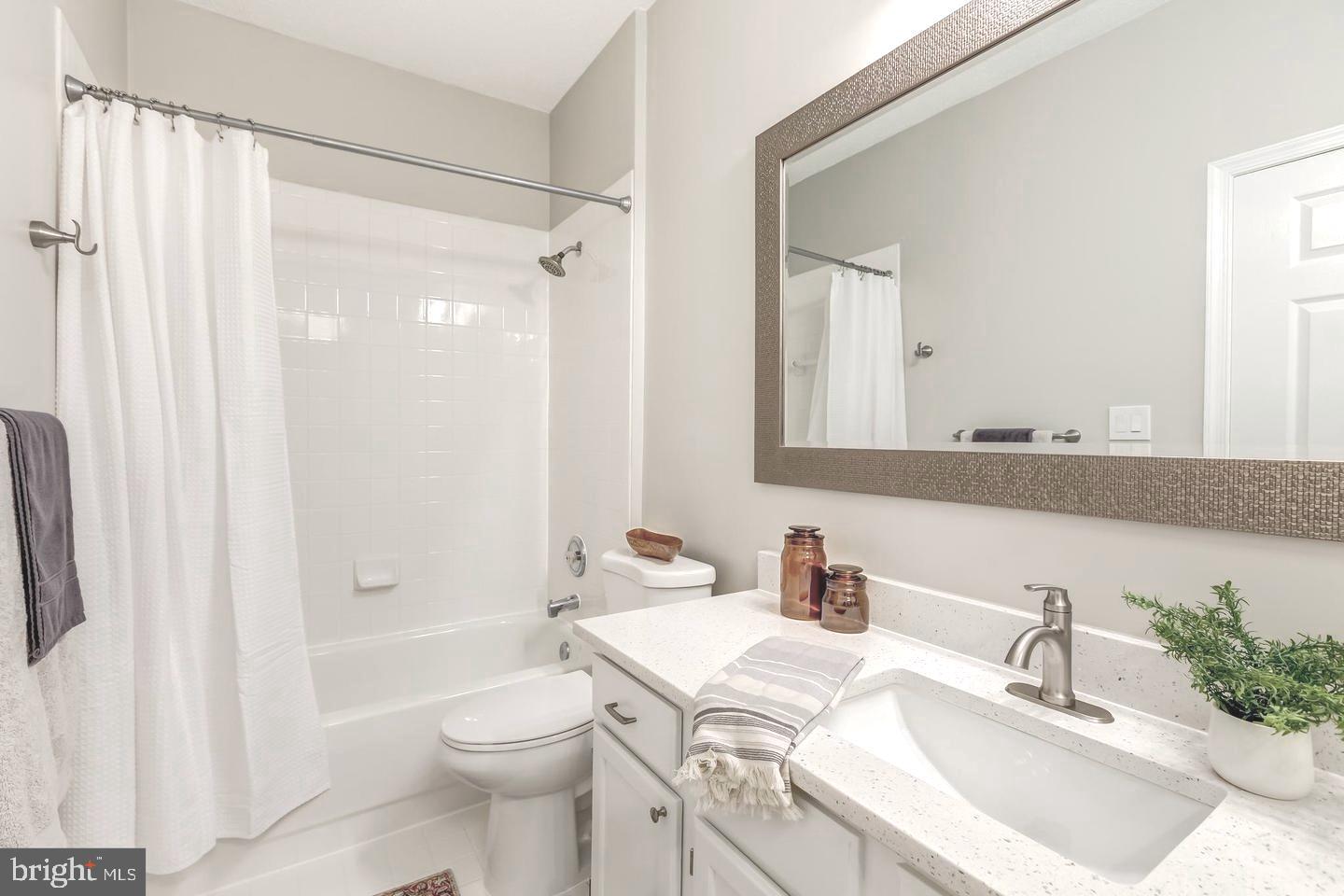 1701 LAKE SHORE CREST DR #11, RESTON, Virginia 20190, 2 Bedrooms Bedrooms, ,2 BathroomsBathrooms,Residential,For sale,1701 LAKE SHORE CREST DR #11,VAFX2226046 MLS # VAFX2226046