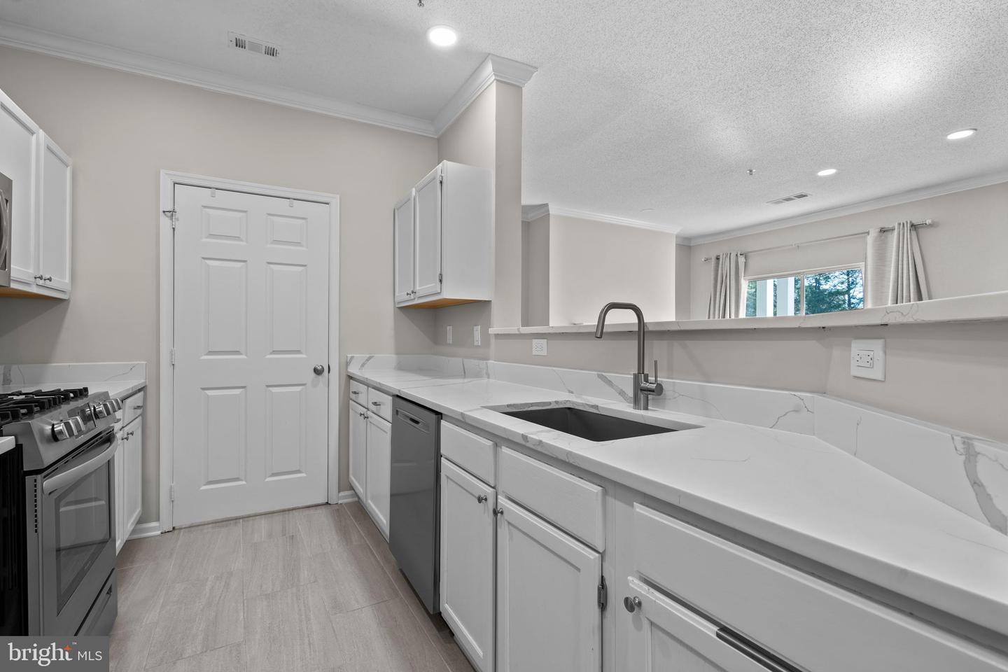1701 LAKE SHORE CREST DR #11, RESTON, Virginia 20190, 2 Bedrooms Bedrooms, ,2 BathroomsBathrooms,Residential,For sale,1701 LAKE SHORE CREST DR #11,VAFX2226046 MLS # VAFX2226046