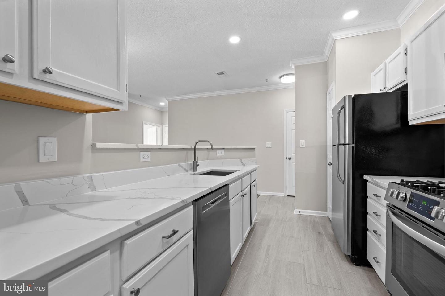 1701 LAKE SHORE CREST DR #11, RESTON, Virginia 20190, 2 Bedrooms Bedrooms, ,2 BathroomsBathrooms,Residential,For sale,1701 LAKE SHORE CREST DR #11,VAFX2226046 MLS # VAFX2226046