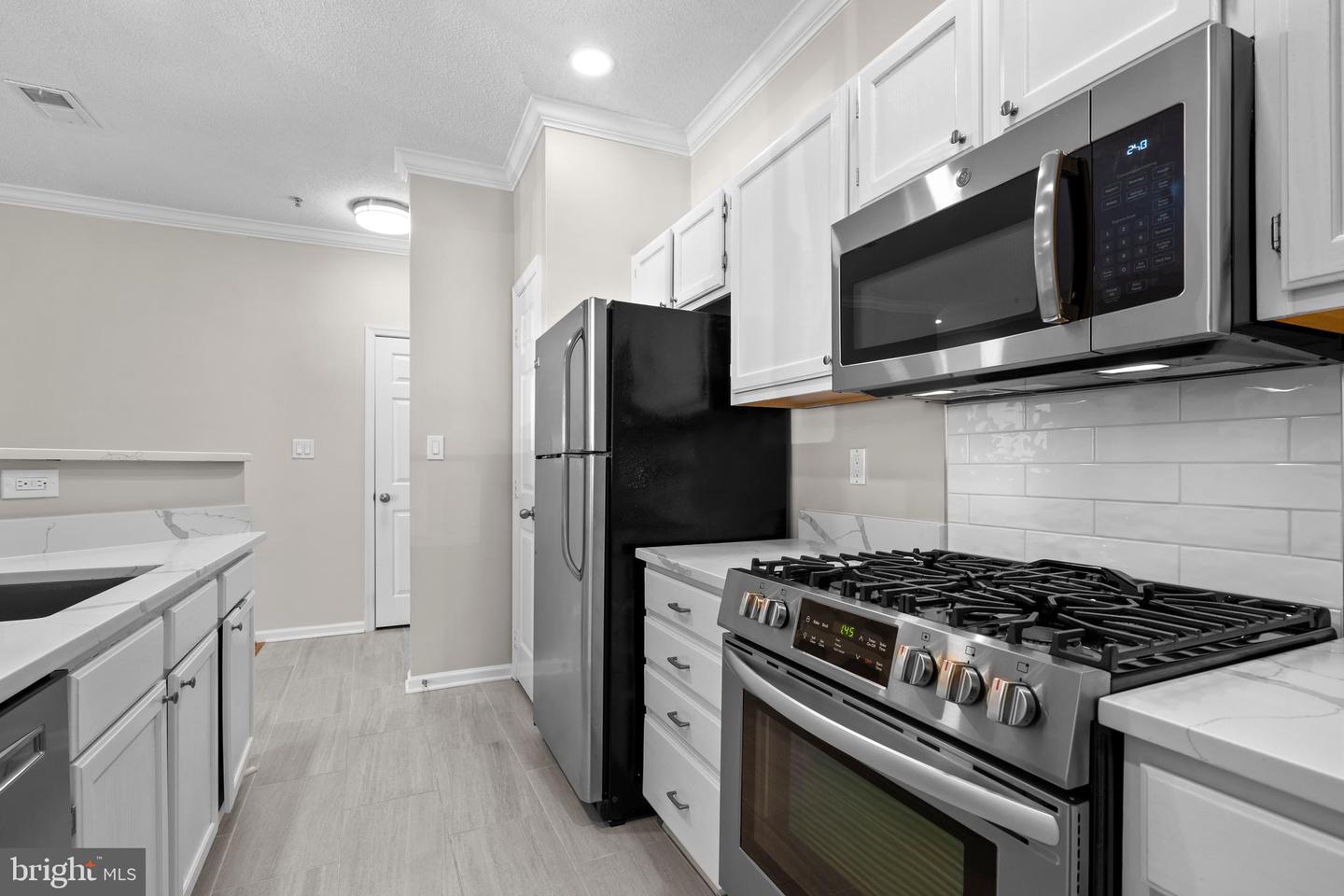1701 LAKE SHORE CREST DR #11, RESTON, Virginia 20190, 2 Bedrooms Bedrooms, ,2 BathroomsBathrooms,Residential,For sale,1701 LAKE SHORE CREST DR #11,VAFX2226046 MLS # VAFX2226046