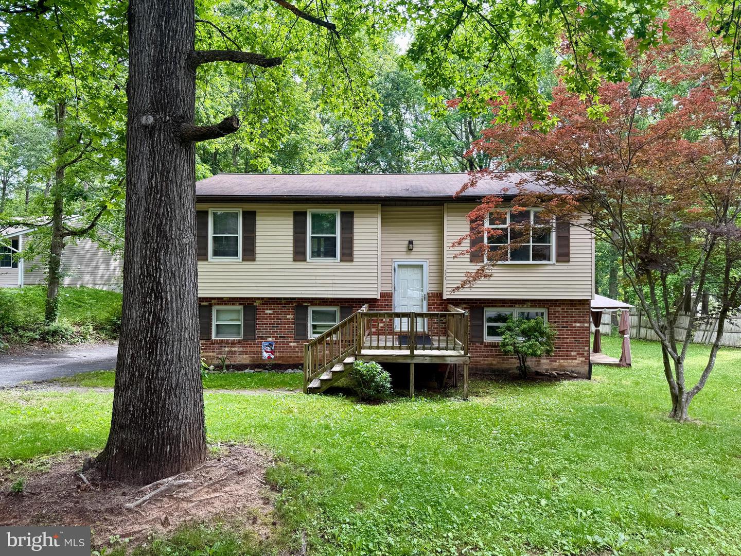 221 HAMPTON DR, SPOTSYLVANIA, Virginia 22551, 3 Bedrooms Bedrooms, ,3 BathroomsBathrooms,Residential,For sale,221 HAMPTON DR,VASP2031332 MLS # VASP2031332
