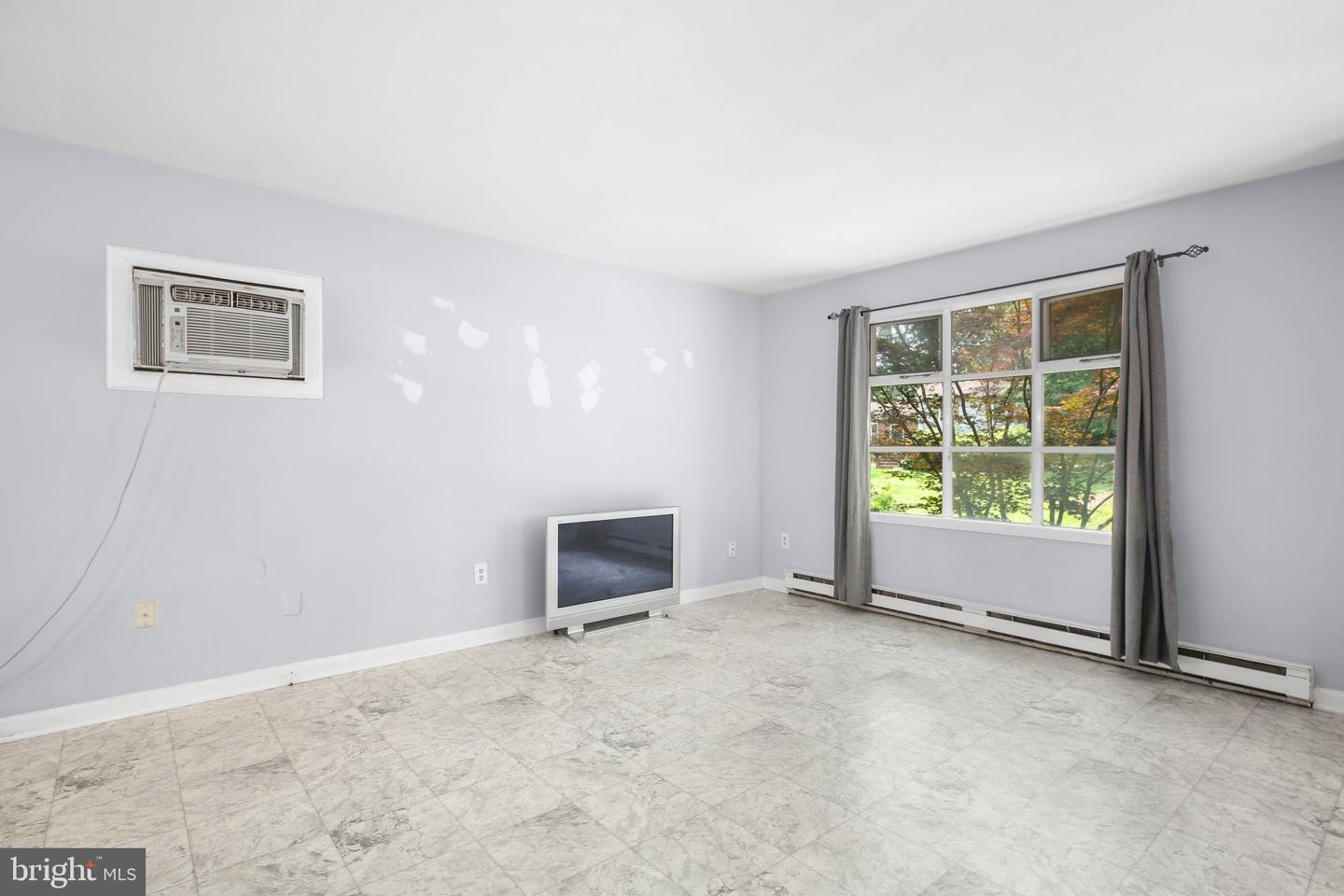 221 HAMPTON DR, SPOTSYLVANIA, Virginia 22551, 3 Bedrooms Bedrooms, ,3 BathroomsBathrooms,Residential,For sale,221 HAMPTON DR,VASP2031332 MLS # VASP2031332