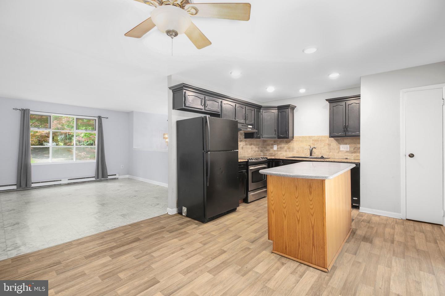221 HAMPTON DR, SPOTSYLVANIA, Virginia 22551, 3 Bedrooms Bedrooms, ,3 BathroomsBathrooms,Residential,For sale,221 HAMPTON DR,VASP2031332 MLS # VASP2031332