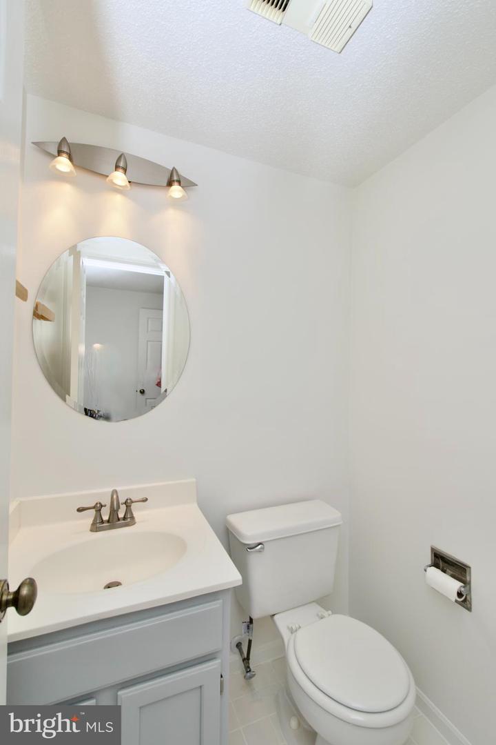 297 E RAYMOND AVE E, ALEXANDRIA, Virginia 22301, 3 Bedrooms Bedrooms, ,3 BathroomsBathrooms,Residential,For sale,297 E RAYMOND AVE E,VAAX2042842 MLS # VAAX2042842