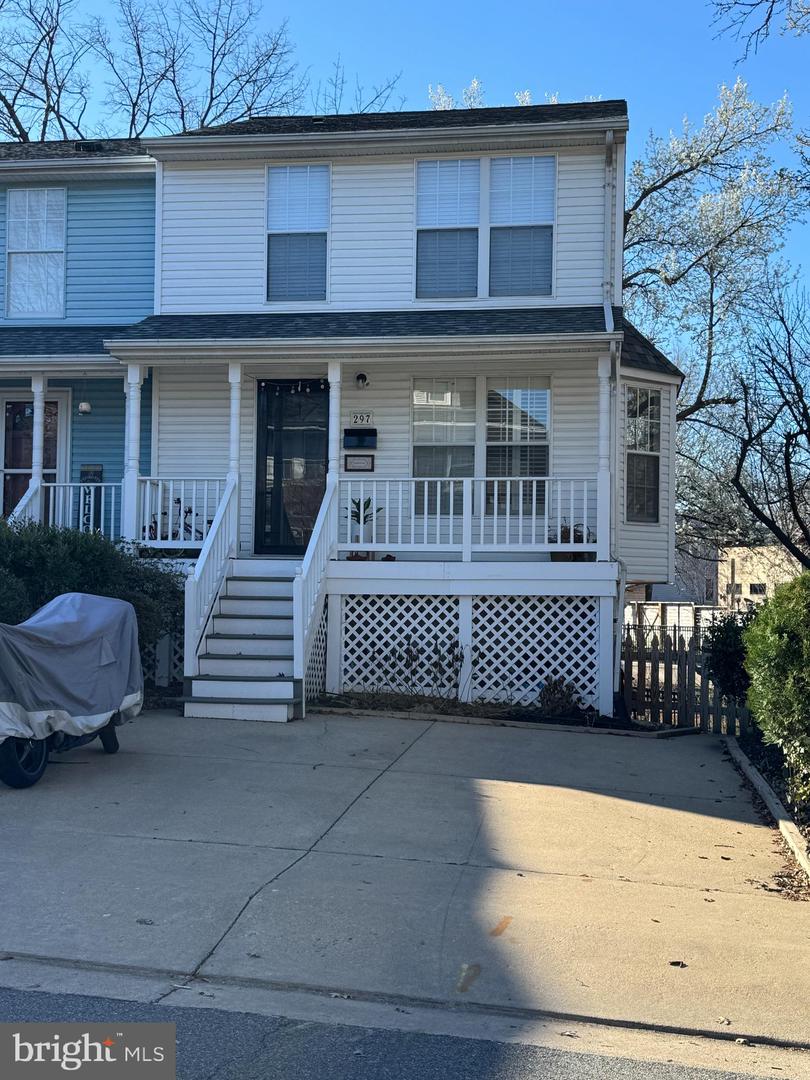 297 E RAYMOND AVE E, ALEXANDRIA, Virginia 22301, 3 Bedrooms Bedrooms, ,3 BathroomsBathrooms,Residential,For sale,297 E RAYMOND AVE E,VAAX2042842 MLS # VAAX2042842