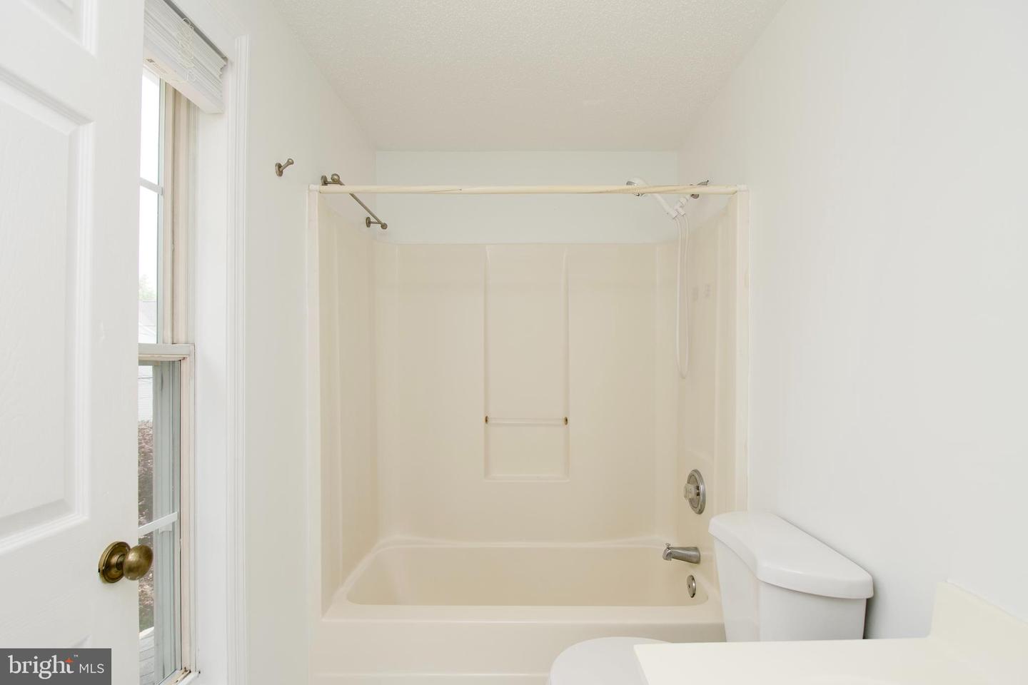 297 E RAYMOND AVE E, ALEXANDRIA, Virginia 22301, 3 Bedrooms Bedrooms, ,3 BathroomsBathrooms,Residential,For sale,297 E RAYMOND AVE E,VAAX2042842 MLS # VAAX2042842