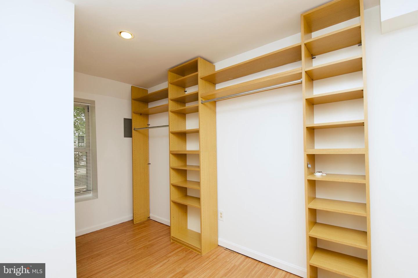297 E RAYMOND AVE E, ALEXANDRIA, Virginia 22301, 3 Bedrooms Bedrooms, ,3 BathroomsBathrooms,Residential,For sale,297 E RAYMOND AVE E,VAAX2042842 MLS # VAAX2042842