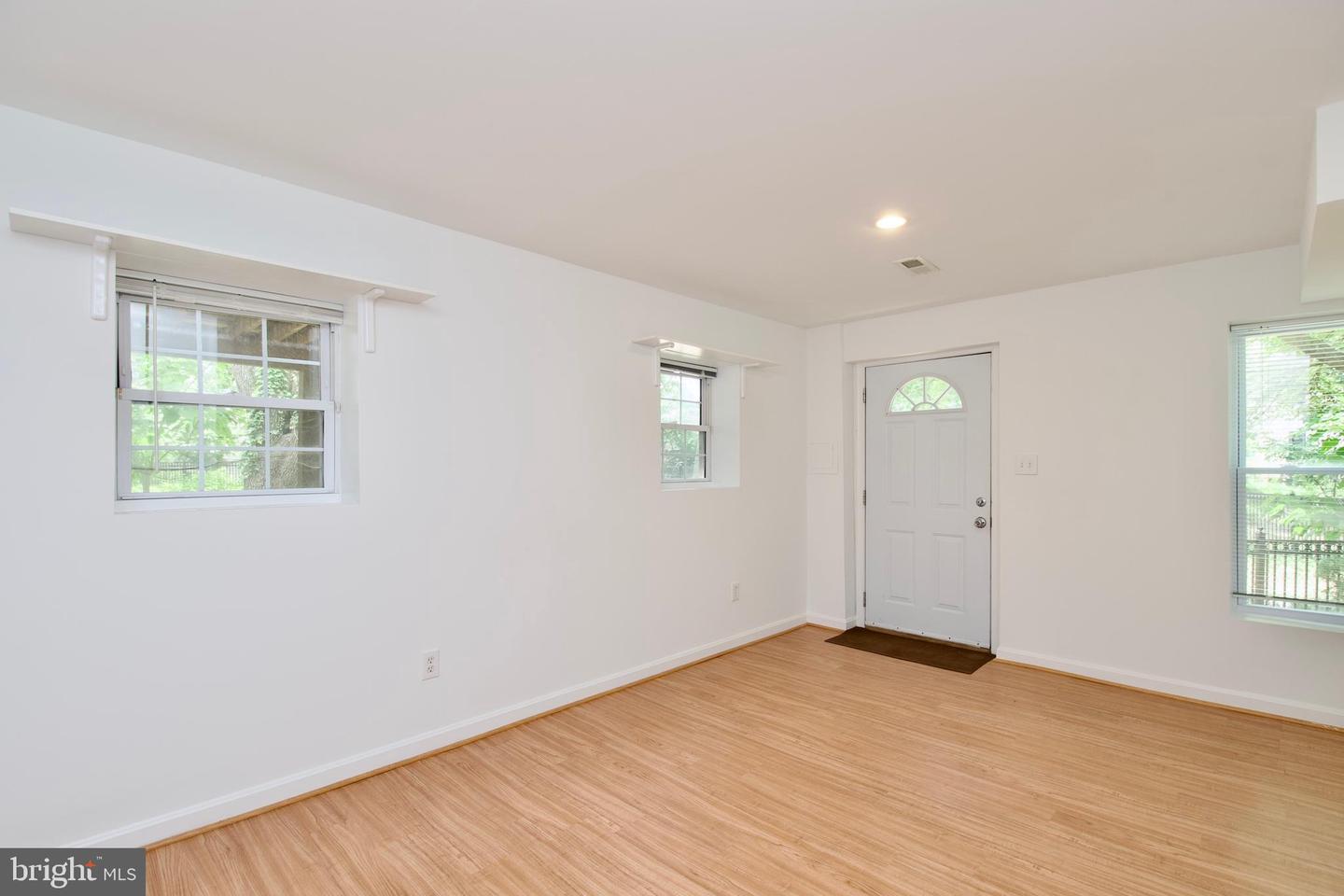 297 E RAYMOND AVE E, ALEXANDRIA, Virginia 22301, 3 Bedrooms Bedrooms, ,3 BathroomsBathrooms,Residential,For sale,297 E RAYMOND AVE E,VAAX2042842 MLS # VAAX2042842