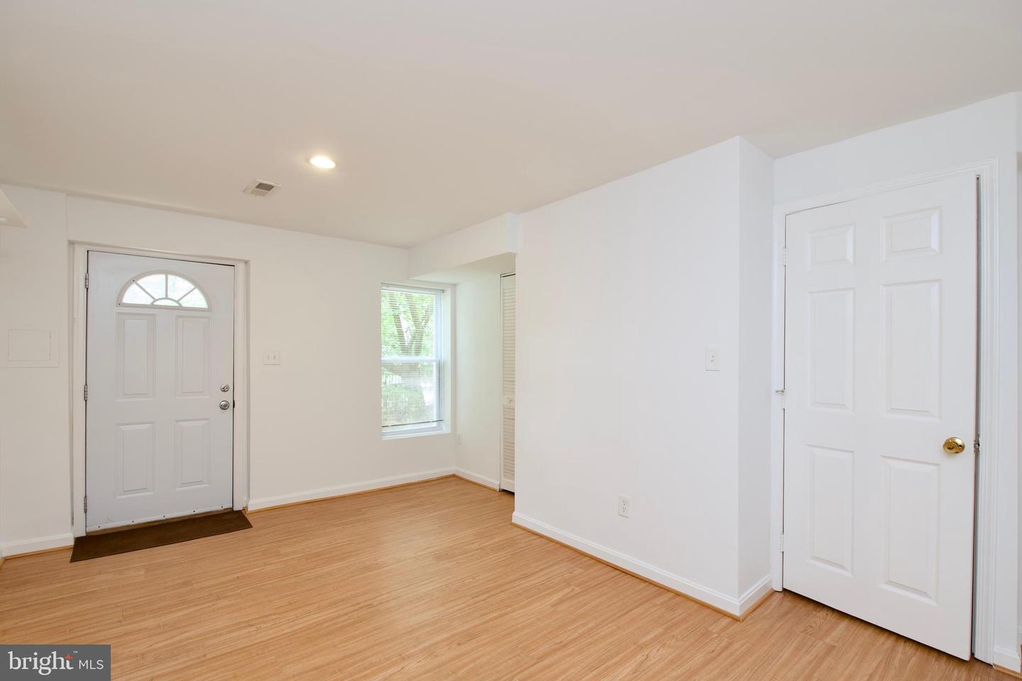 297 E RAYMOND AVE E, ALEXANDRIA, Virginia 22301, 3 Bedrooms Bedrooms, ,3 BathroomsBathrooms,Residential,For sale,297 E RAYMOND AVE E,VAAX2042842 MLS # VAAX2042842