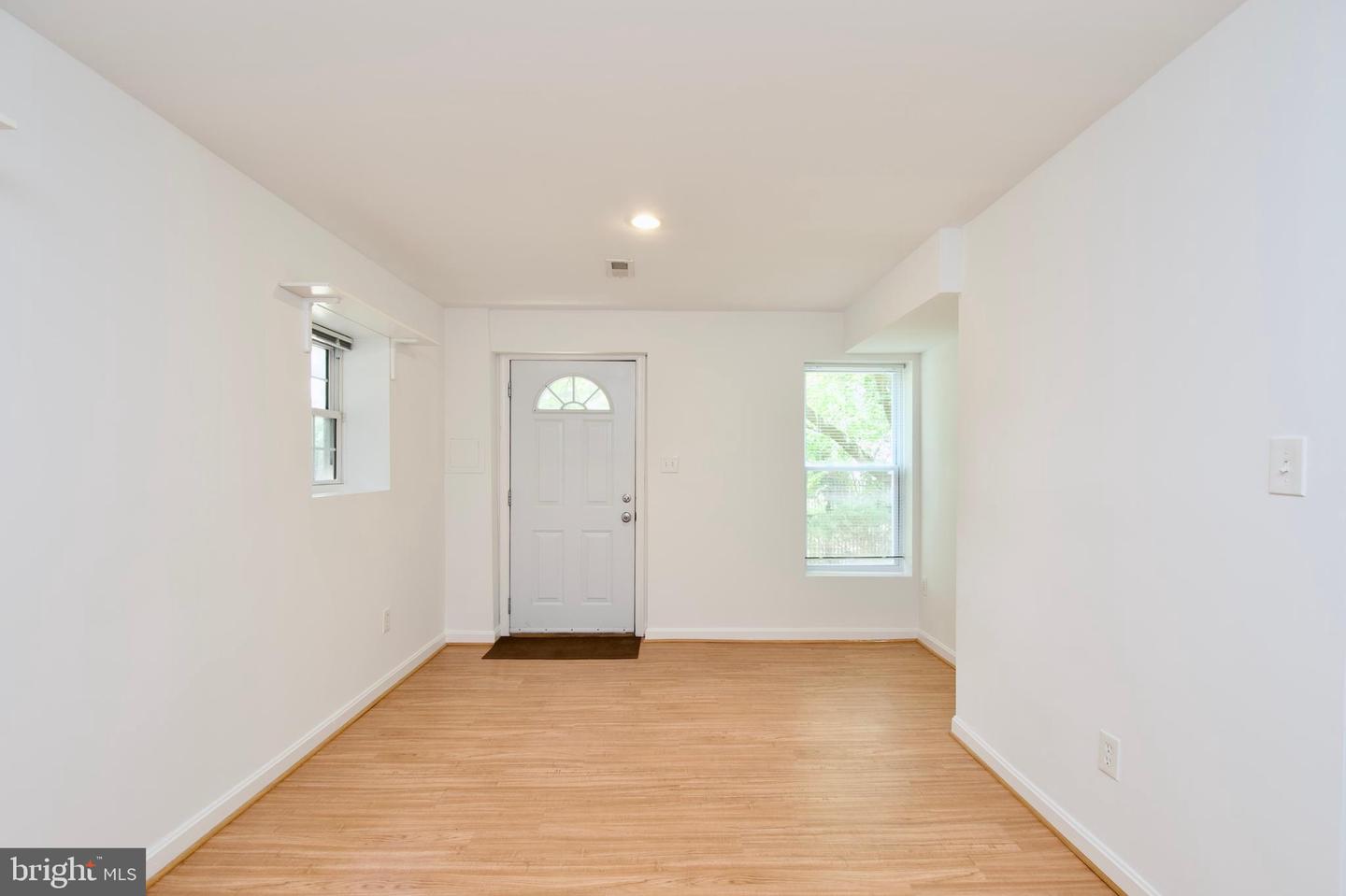 297 E RAYMOND AVE E, ALEXANDRIA, Virginia 22301, 3 Bedrooms Bedrooms, ,3 BathroomsBathrooms,Residential,For sale,297 E RAYMOND AVE E,VAAX2042842 MLS # VAAX2042842