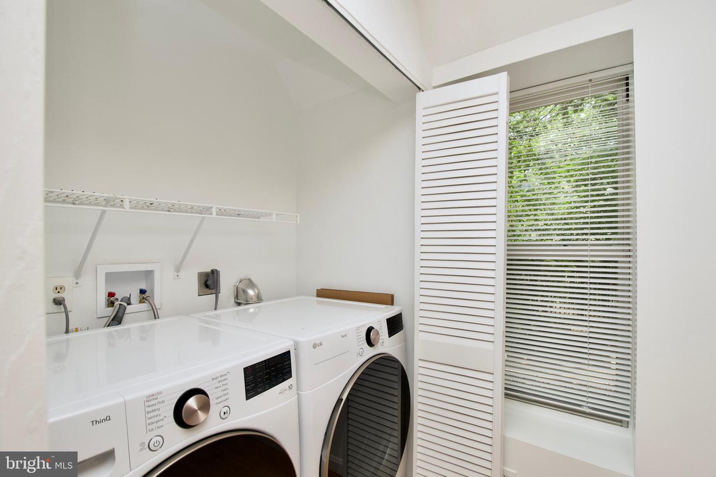 297 E RAYMOND AVE E, ALEXANDRIA, Virginia 22301, 3 Bedrooms Bedrooms, ,3 BathroomsBathrooms,Residential,For sale,297 E RAYMOND AVE E,VAAX2042842 MLS # VAAX2042842