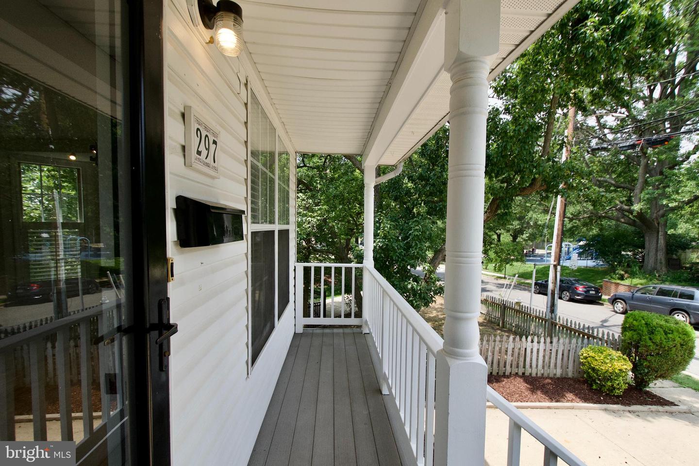 297 E RAYMOND AVE E, ALEXANDRIA, Virginia 22301, 3 Bedrooms Bedrooms, ,3 BathroomsBathrooms,Residential,For sale,297 E RAYMOND AVE E,VAAX2042842 MLS # VAAX2042842