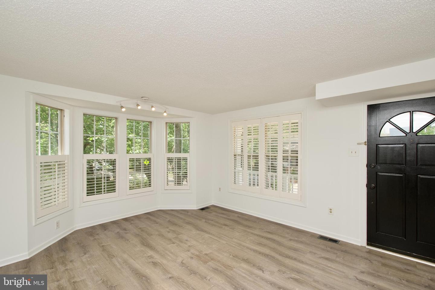 297 E RAYMOND AVE E, ALEXANDRIA, Virginia 22301, 3 Bedrooms Bedrooms, ,3 BathroomsBathrooms,Residential,For sale,297 E RAYMOND AVE E,VAAX2042842 MLS # VAAX2042842