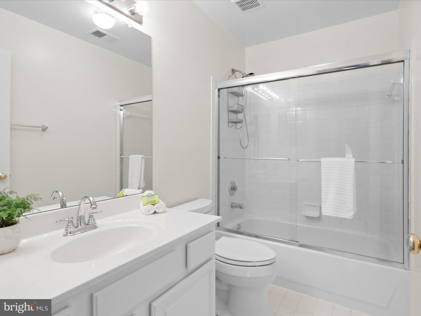 5422 CASTLE BAR LN, ALEXANDRIA, Virginia 22315, 5 Bedrooms Bedrooms, ,3 BathroomsBathrooms,Residential,For sale,5422 CASTLE BAR LN,VAFX2229682 MLS # VAFX2229682