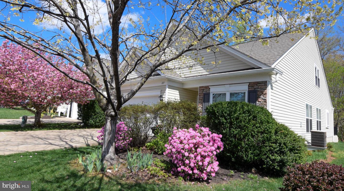 227 SMITHFIELD WAY, FREDERICKSBURG, Virginia 22406, 3 Bedrooms Bedrooms, ,3 BathroomsBathrooms,Residential,For sale,227 SMITHFIELD WAY,VAST2037306 MLS # VAST2037306