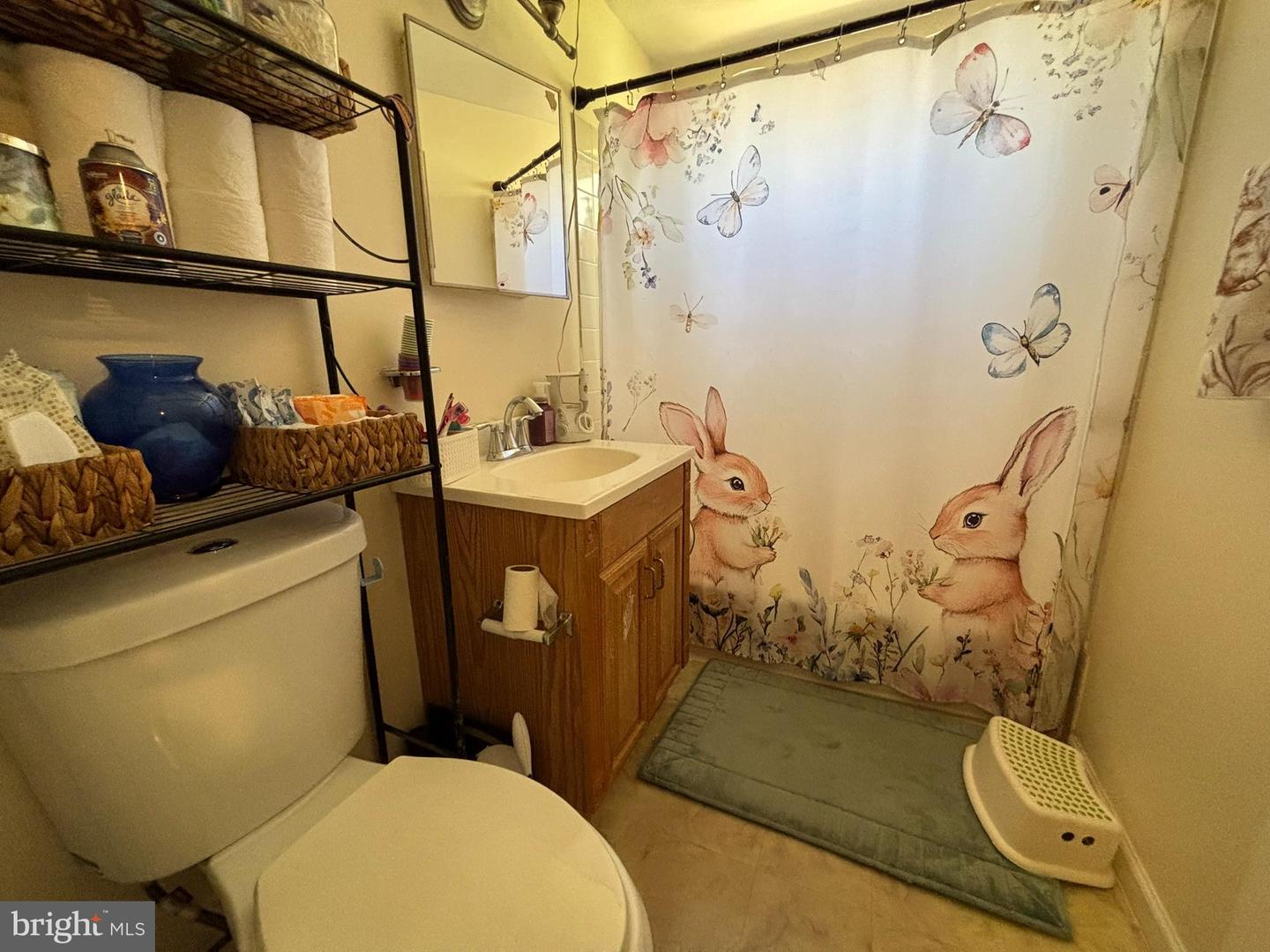 6901 ROLLING RD, SPRINGFIELD, Virginia 22152, 5 Bedrooms Bedrooms, ,2 BathroomsBathrooms,Residential,For sale,6901 ROLLING RD,VAFX2233028 MLS # VAFX2233028
