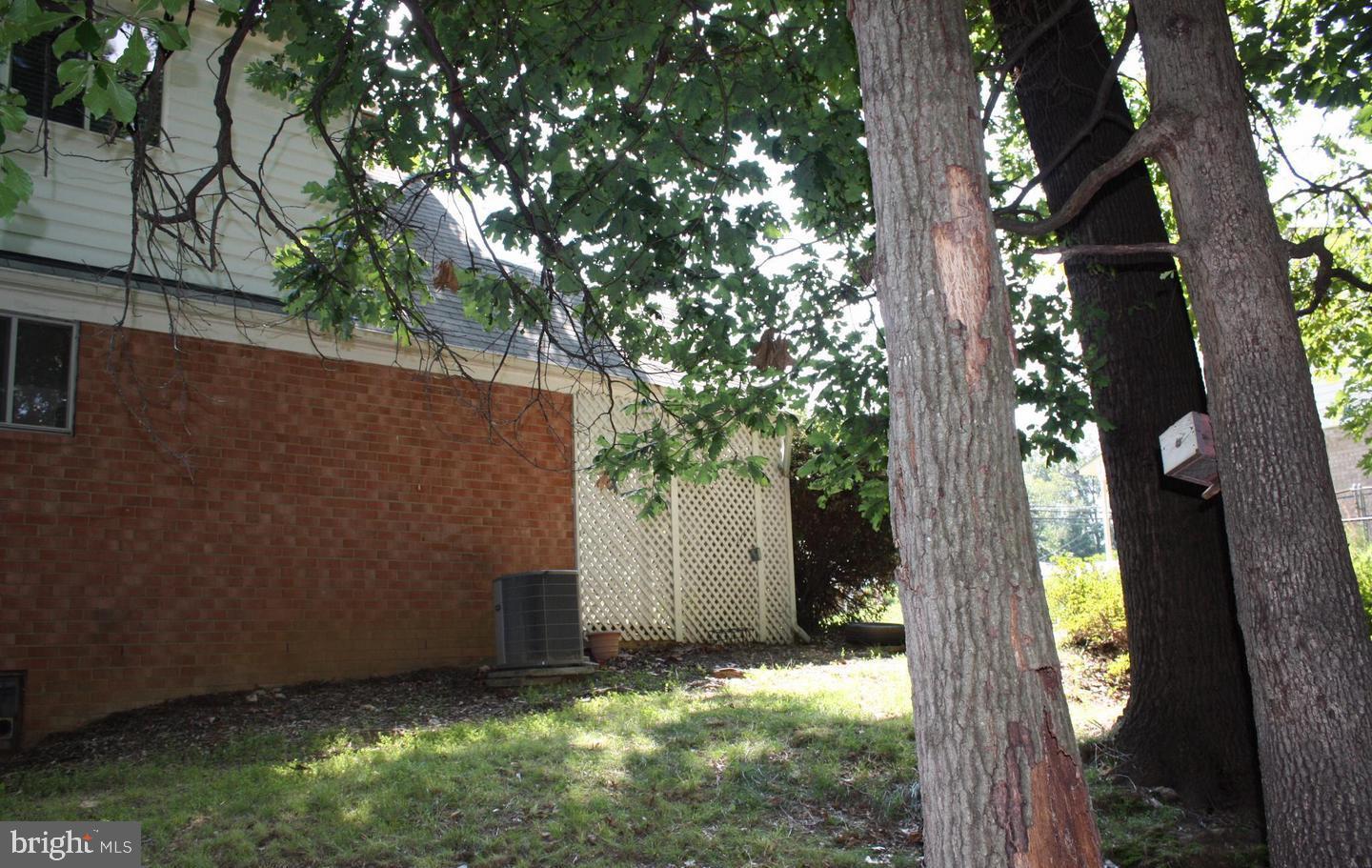6901 ROLLING RD, SPRINGFIELD, Virginia 22152, 5 Bedrooms Bedrooms, ,2 BathroomsBathrooms,Residential,For sale,6901 ROLLING RD,VAFX2233028 MLS # VAFX2233028