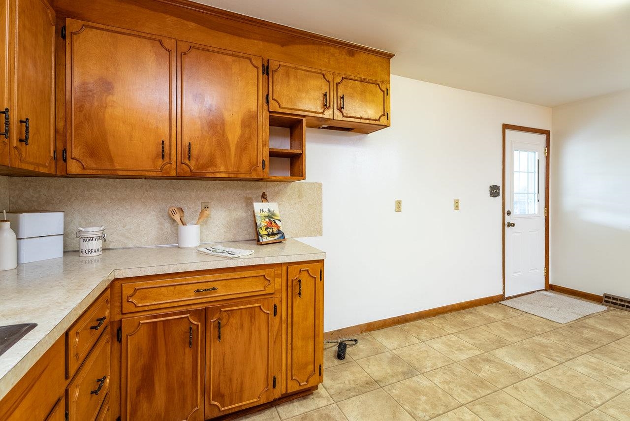 4490 NORTH VALLEY PIKE, ROCKINGHAM, Virginia 22802, 4 Bedrooms Bedrooms, ,3 BathroomsBathrooms,Residential,4490 NORTH VALLEY PIKE,665840 MLS # 665840