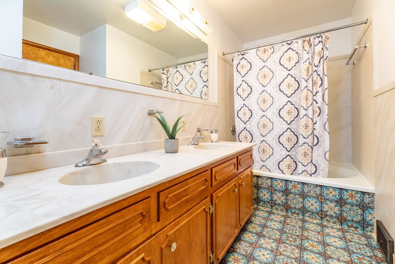 4490 NORTH VALLEY PIKE, ROCKINGHAM, Virginia 22802, 4 Bedrooms Bedrooms, ,3 BathroomsBathrooms,Residential,4490 NORTH VALLEY PIKE,665840 MLS # 665840