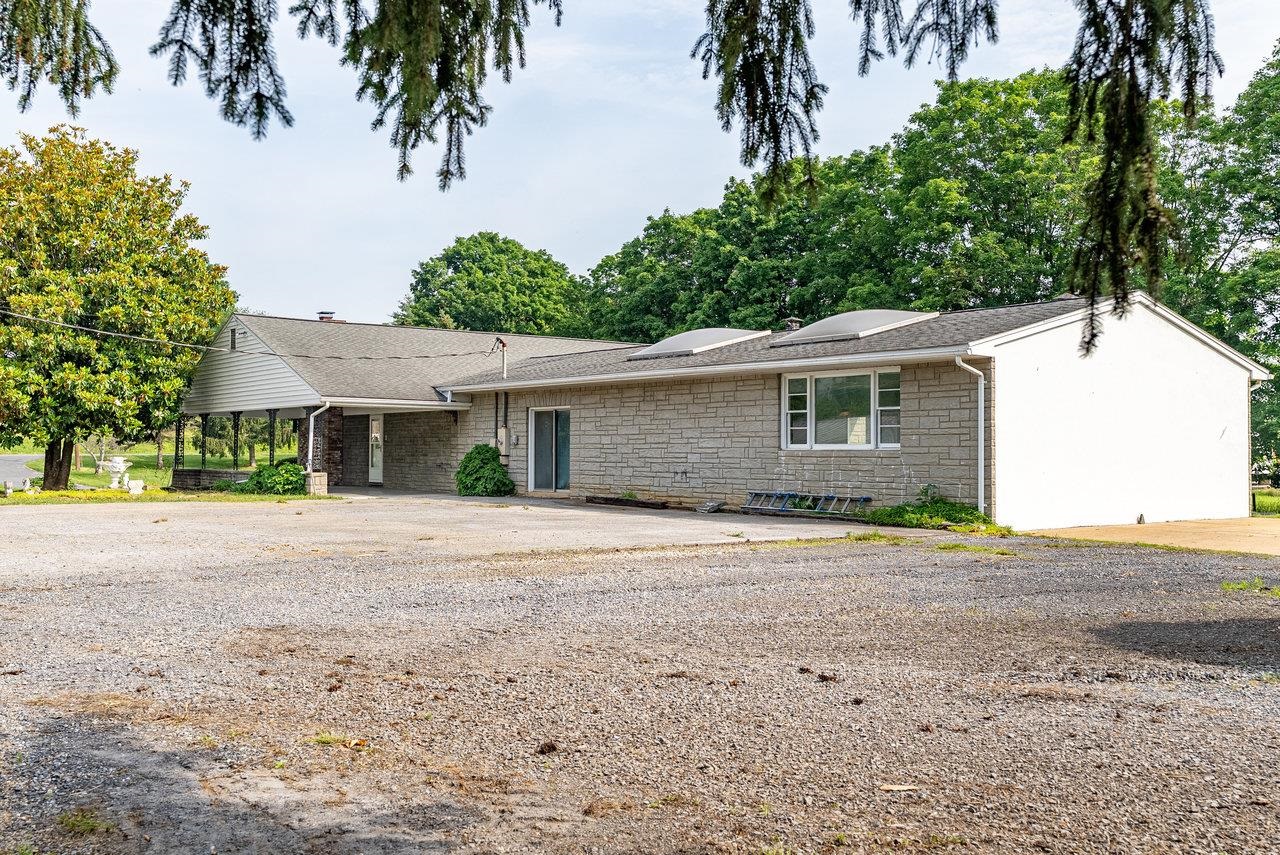 4490 NORTH VALLEY PIKE, ROCKINGHAM, Virginia 22802, 4 Bedrooms Bedrooms, ,3 BathroomsBathrooms,Residential,4490 NORTH VALLEY PIKE,665840 MLS # 665840