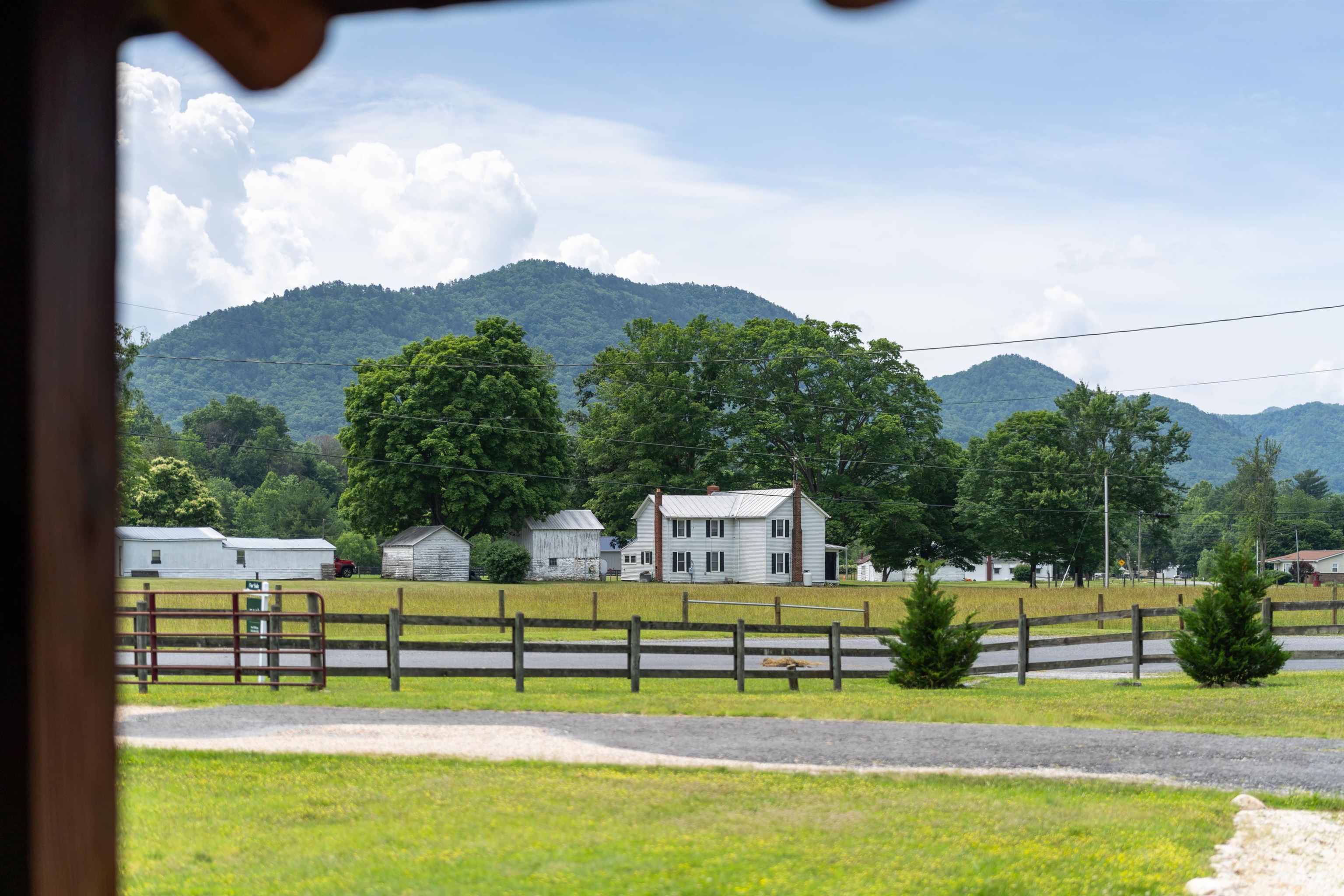 35 S BOTTOM RD, RAPHINE, Virginia 24472, 3 Bedrooms Bedrooms, ,2 BathroomsBathrooms,Residential,Rockbridge Retreat,35 S BOTTOM RD,665844 MLS # 665844