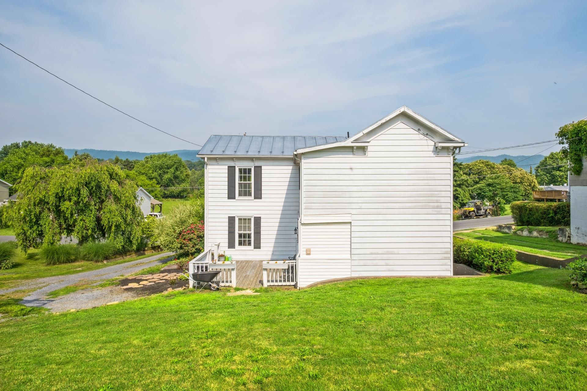 106 2ND ST, SHENANDOAH, Virginia 22849, 3 Bedrooms Bedrooms, ,2 BathroomsBathrooms,Residential,106 2ND ST,665851 MLS # 665851