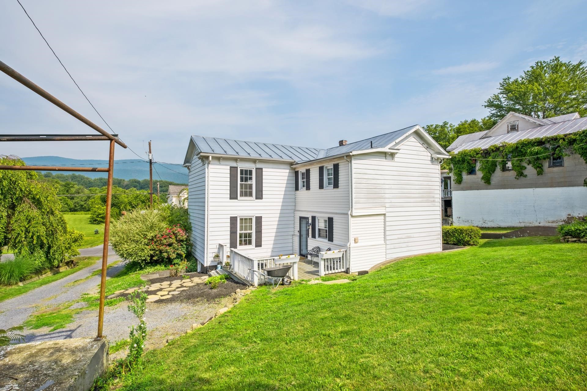 106 2ND ST, SHENANDOAH, Virginia 22849, 3 Bedrooms Bedrooms, ,2 BathroomsBathrooms,Residential,106 2ND ST,665851 MLS # 665851