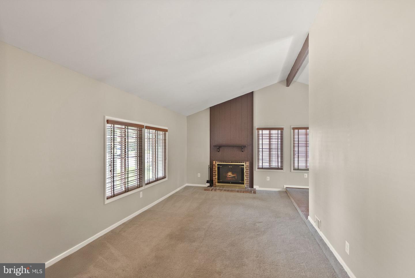 515 SUGARLAND RUN DR, STERLING, Virginia 20164, 4 Bedrooms Bedrooms, ,2 BathroomsBathrooms,Residential,For sale,515 SUGARLAND RUN DR,VALO2097566 MLS # VALO2097566