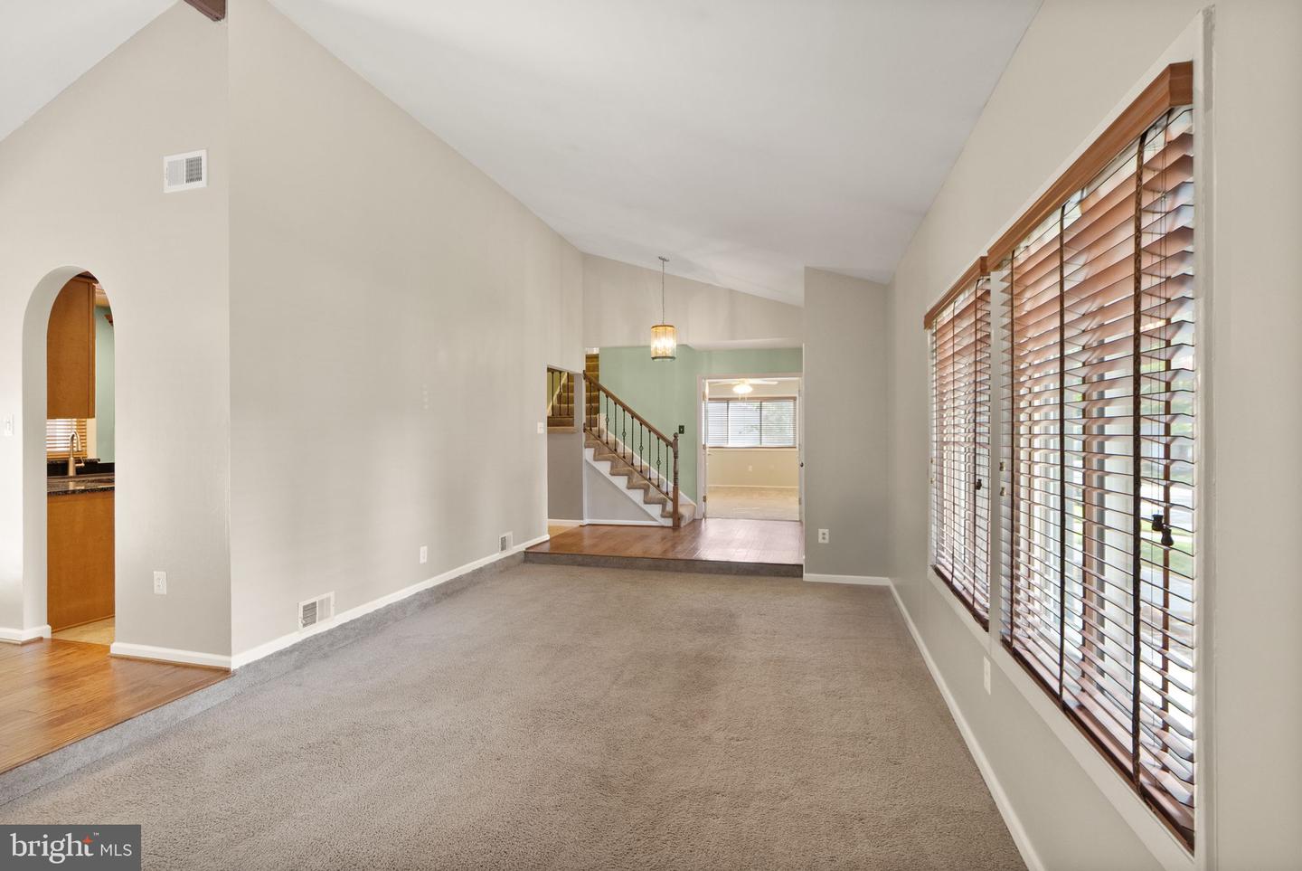 515 SUGARLAND RUN DR, STERLING, Virginia 20164, 4 Bedrooms Bedrooms, ,2 BathroomsBathrooms,Residential,For sale,515 SUGARLAND RUN DR,VALO2097566 MLS # VALO2097566