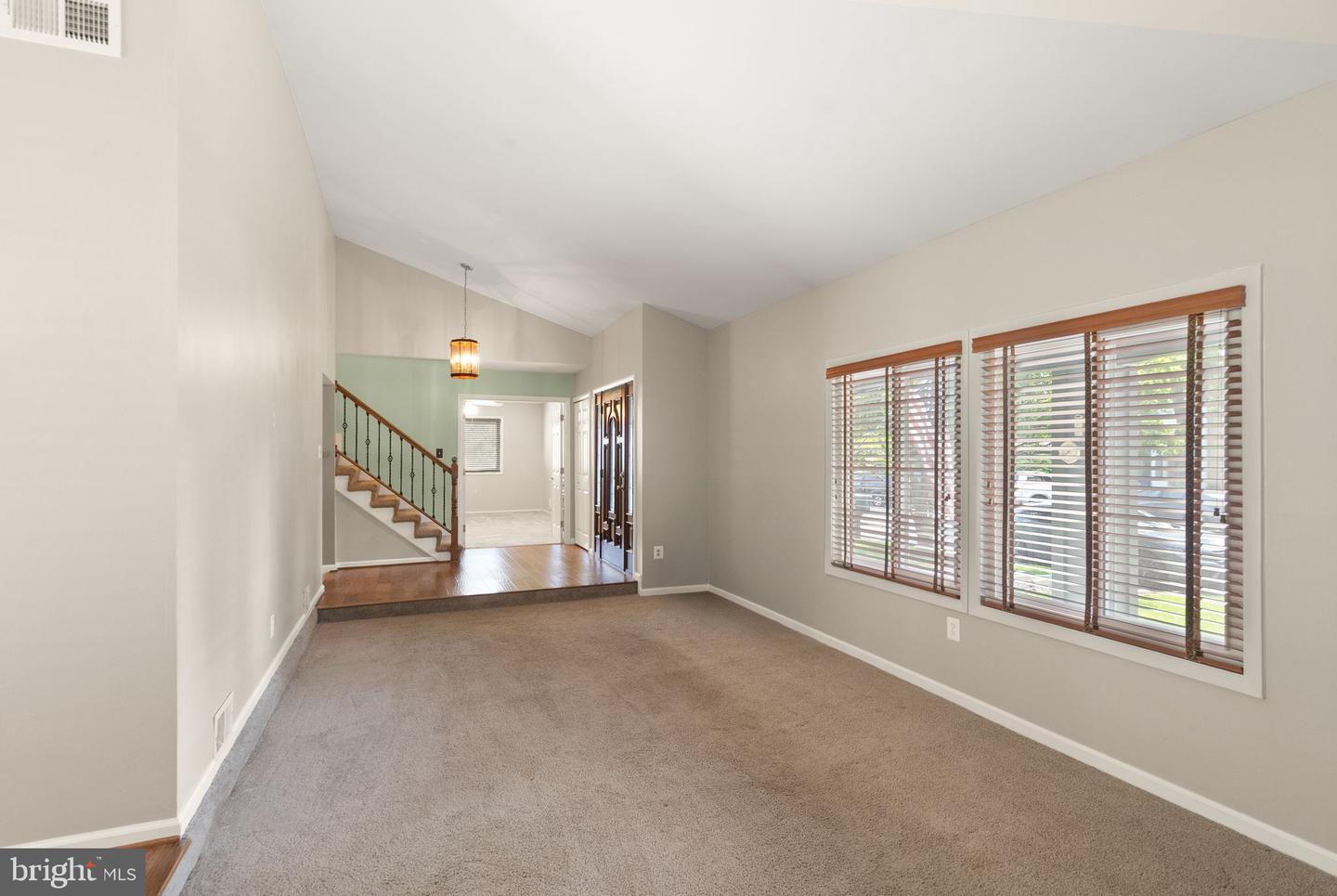 515 SUGARLAND RUN DR, STERLING, Virginia 20164, 4 Bedrooms Bedrooms, ,2 BathroomsBathrooms,Residential,For sale,515 SUGARLAND RUN DR,VALO2097566 MLS # VALO2097566