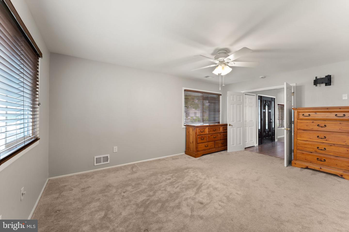 515 SUGARLAND RUN DR, STERLING, Virginia 20164, 4 Bedrooms Bedrooms, ,2 BathroomsBathrooms,Residential,For sale,515 SUGARLAND RUN DR,VALO2097566 MLS # VALO2097566