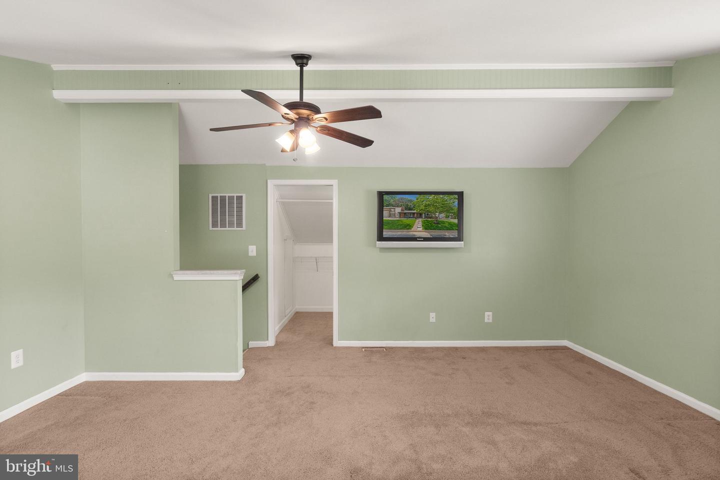 515 SUGARLAND RUN DR, STERLING, Virginia 20164, 4 Bedrooms Bedrooms, ,2 BathroomsBathrooms,Residential,For sale,515 SUGARLAND RUN DR,VALO2097566 MLS # VALO2097566
