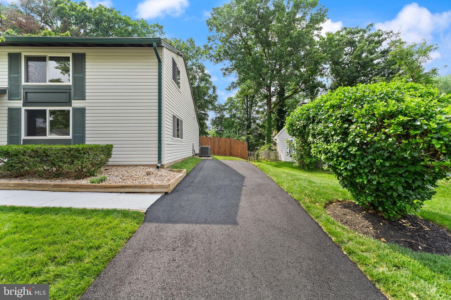 515 SUGARLAND RUN DR, STERLING, Virginia 20164, 4 Bedrooms Bedrooms, ,2 BathroomsBathrooms,Residential,For sale,515 SUGARLAND RUN DR,VALO2097566 MLS # VALO2097566