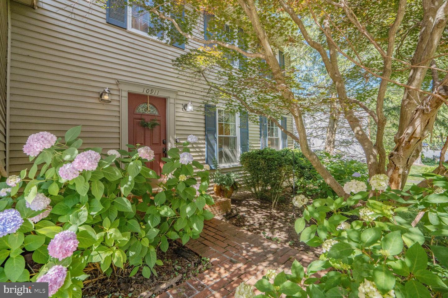 10911 CARTERS OAK WAY, BURKE, Virginia 22015, 5 Bedrooms Bedrooms, ,3 BathroomsBathrooms,Residential,For sale,10911 CARTERS OAK WAY,VAFX2244394 MLS # VAFX2244394