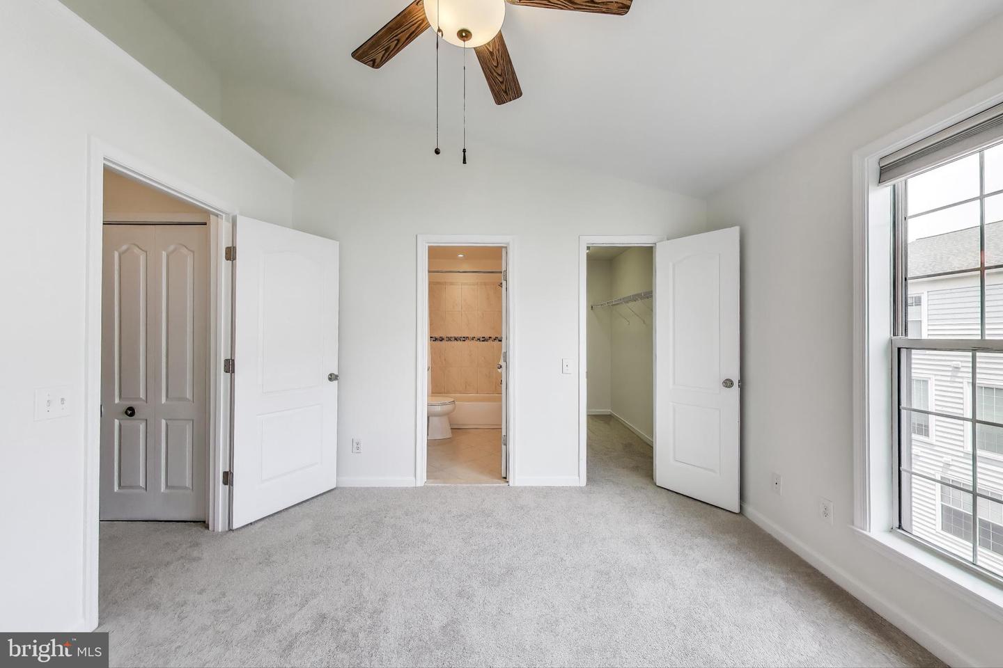 1725 BRADDOCK PL #304, ALEXANDRIA, Virginia 22302, 2 Bedrooms Bedrooms, ,2 BathroomsBathrooms,Residential,For sale,1725 BRADDOCK PL #304,VAAX2046182 MLS # VAAX2046182