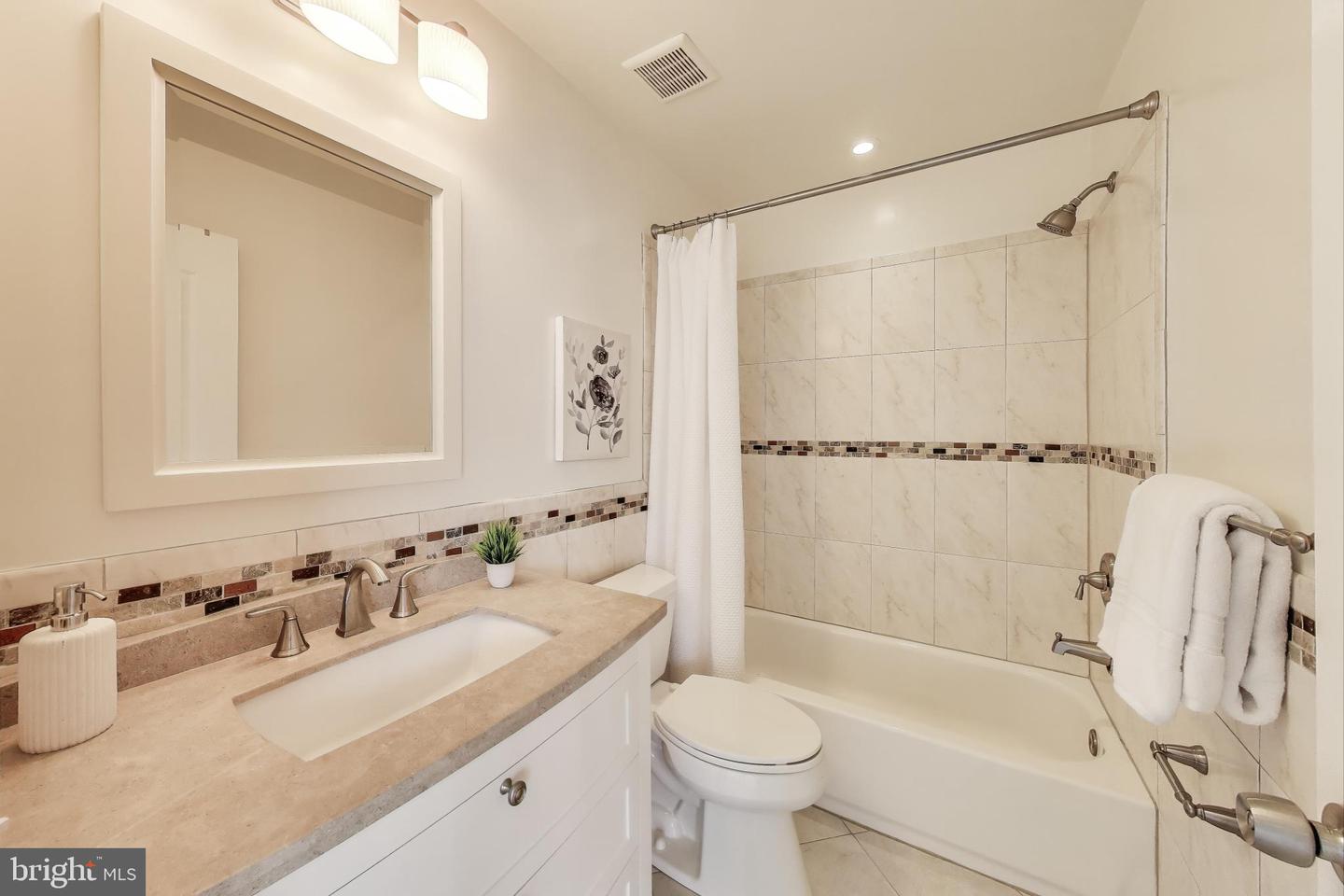 1725 BRADDOCK PL #304, ALEXANDRIA, Virginia 22302, 2 Bedrooms Bedrooms, ,2 BathroomsBathrooms,Residential,For sale,1725 BRADDOCK PL #304,VAAX2046182 MLS # VAAX2046182