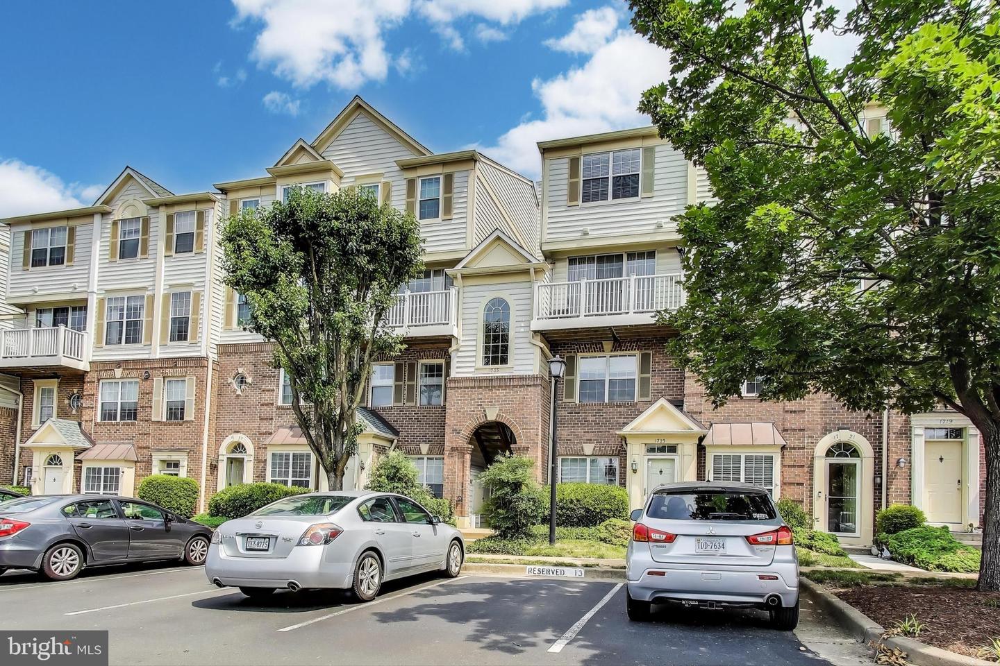 1725 BRADDOCK PL #304, ALEXANDRIA, Virginia 22302, 2 Bedrooms Bedrooms, ,2 BathroomsBathrooms,Residential,For sale,1725 BRADDOCK PL #304,VAAX2046182 MLS # VAAX2046182