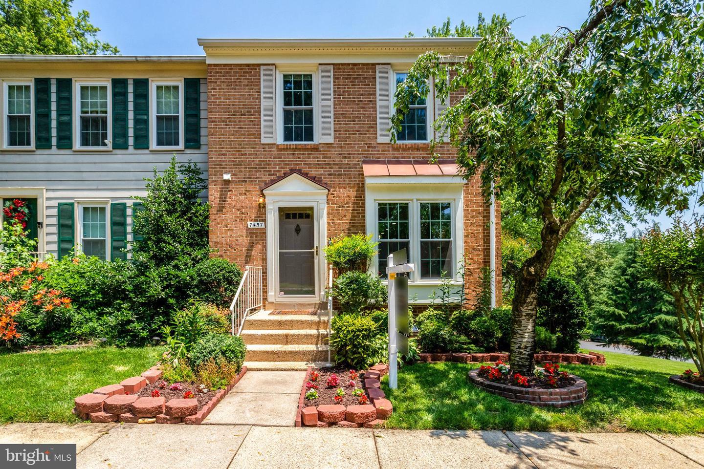 7457 HATHERLEIGH CT, ALEXANDRIA, Virginia 22315, 2 Bedrooms Bedrooms, ,3 BathroomsBathrooms,Residential,For sale,7457 HATHERLEIGH CT,VAFX2246810 MLS # VAFX2246810