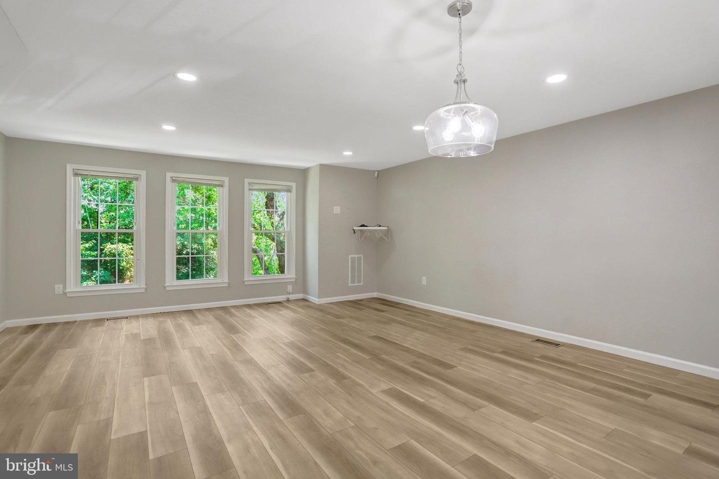 7457 HATHERLEIGH CT, ALEXANDRIA, Virginia 22315, 2 Bedrooms Bedrooms, ,3 BathroomsBathrooms,Residential,For sale,7457 HATHERLEIGH CT,VAFX2246810 MLS # VAFX2246810