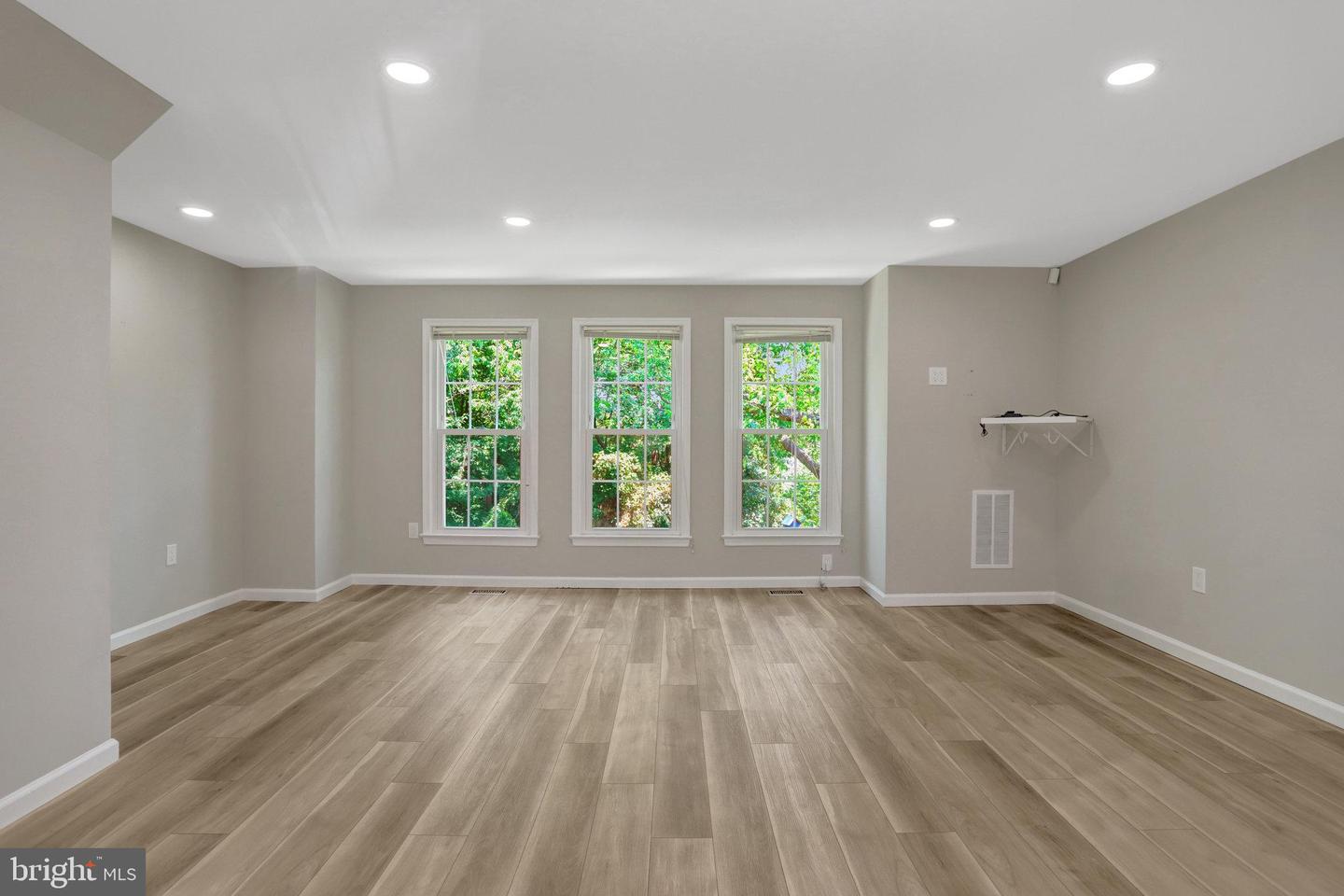 7457 HATHERLEIGH CT, ALEXANDRIA, Virginia 22315, 2 Bedrooms Bedrooms, ,3 BathroomsBathrooms,Residential,For sale,7457 HATHERLEIGH CT,VAFX2246810 MLS # VAFX2246810
