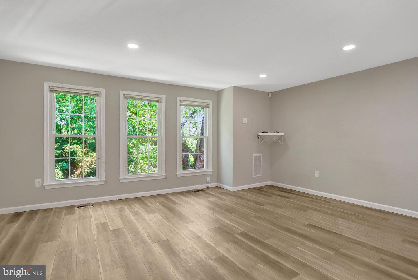 7457 HATHERLEIGH CT, ALEXANDRIA, Virginia 22315, 2 Bedrooms Bedrooms, ,3 BathroomsBathrooms,Residential,For sale,7457 HATHERLEIGH CT,VAFX2246810 MLS # VAFX2246810